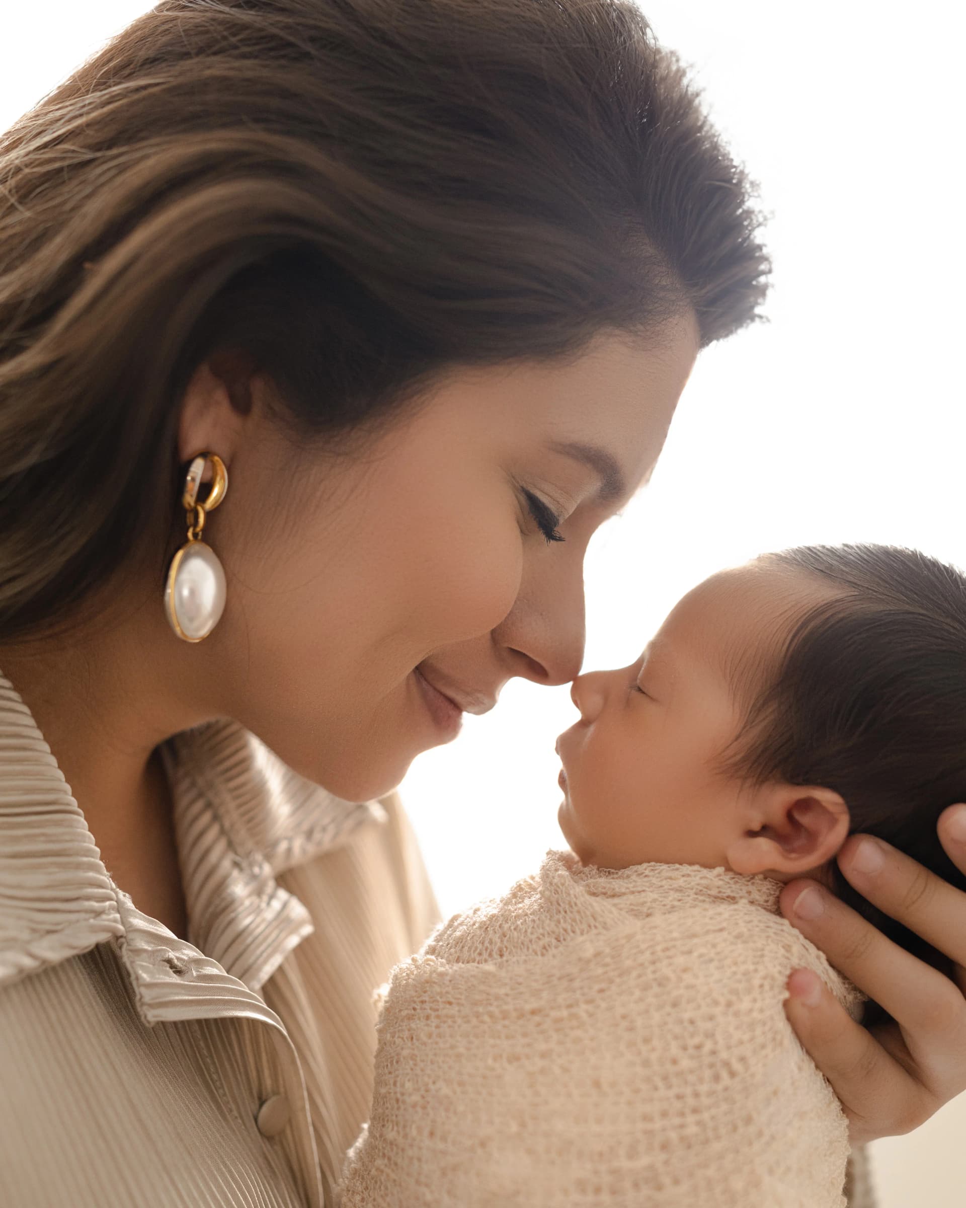 Madre con su hijo, momentos íntimos